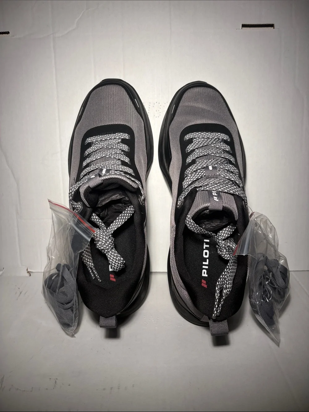 NEW PILOTI Mens Grey Sneakers Size 9